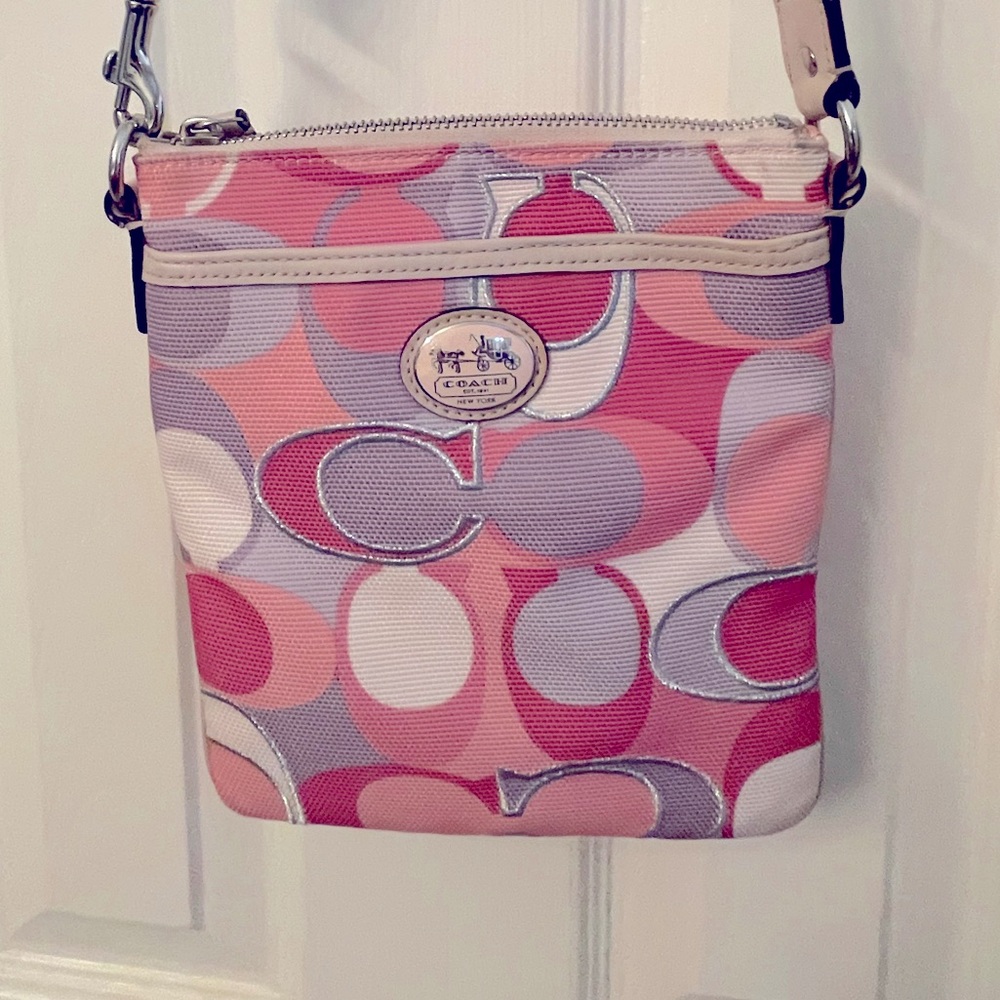 Coach monogram pink crossbody.  Strap shoes wear . Very clean.